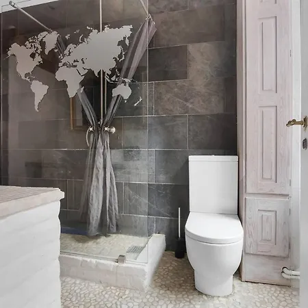 Elegant And Spacious 200sqm Flat In The Center Apartment *