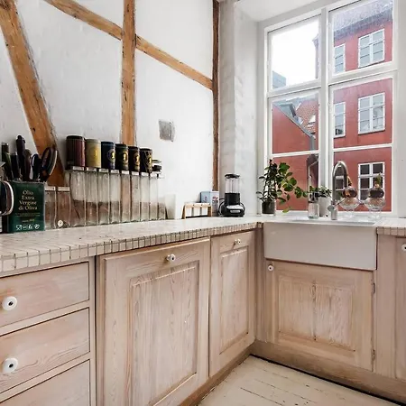 Elegant And Spacious 200sqm Flat In The Center Apartment