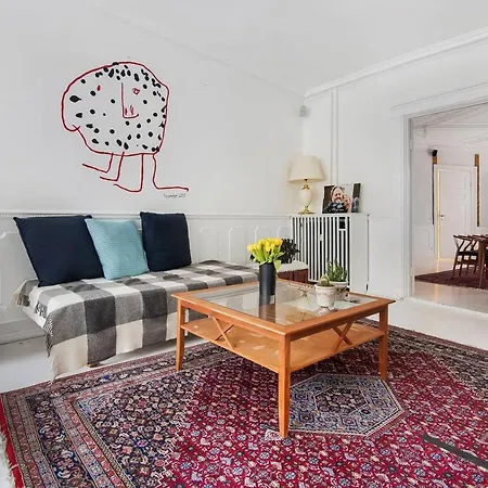 Apartment Elegant And Spacious 200sqm Flat In The Center *